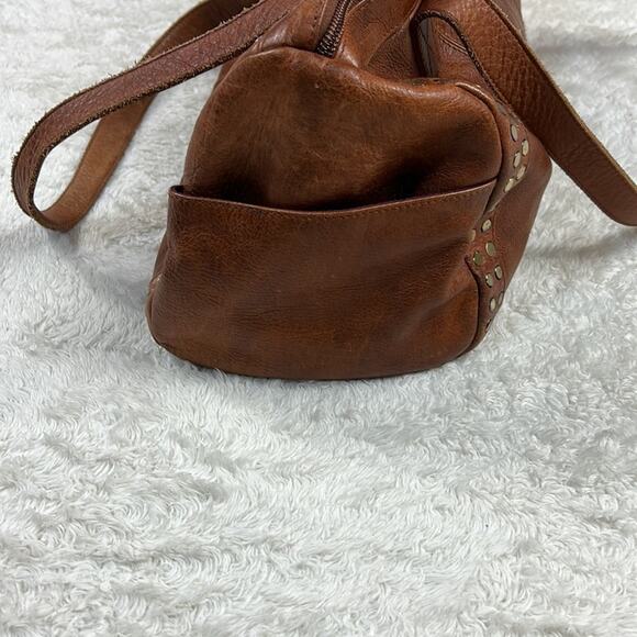 Overland Leather shoulder bag Large Doctor bag in caramel with gold studs - Picture 10 of 15